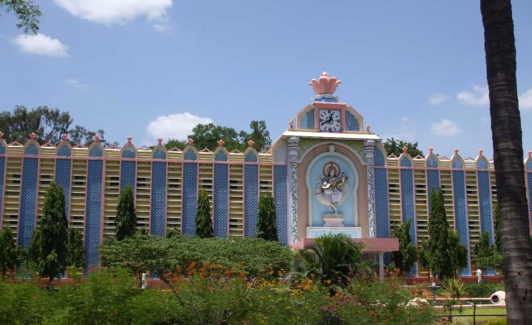 sri-sathya-sai-baba-ashram-puttaparti-prasanthi-nilayam